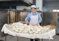 《为企业生长孝顺巾帼实力》 彭  洋